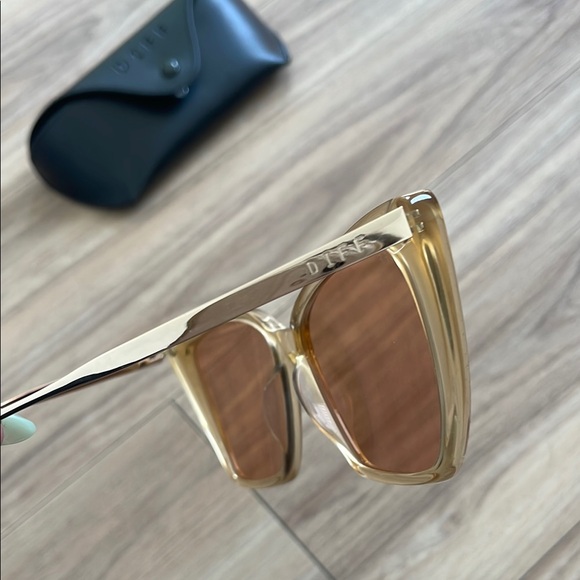 DIFF Eyewear Becky II Sunnies - Picture 5 of 6